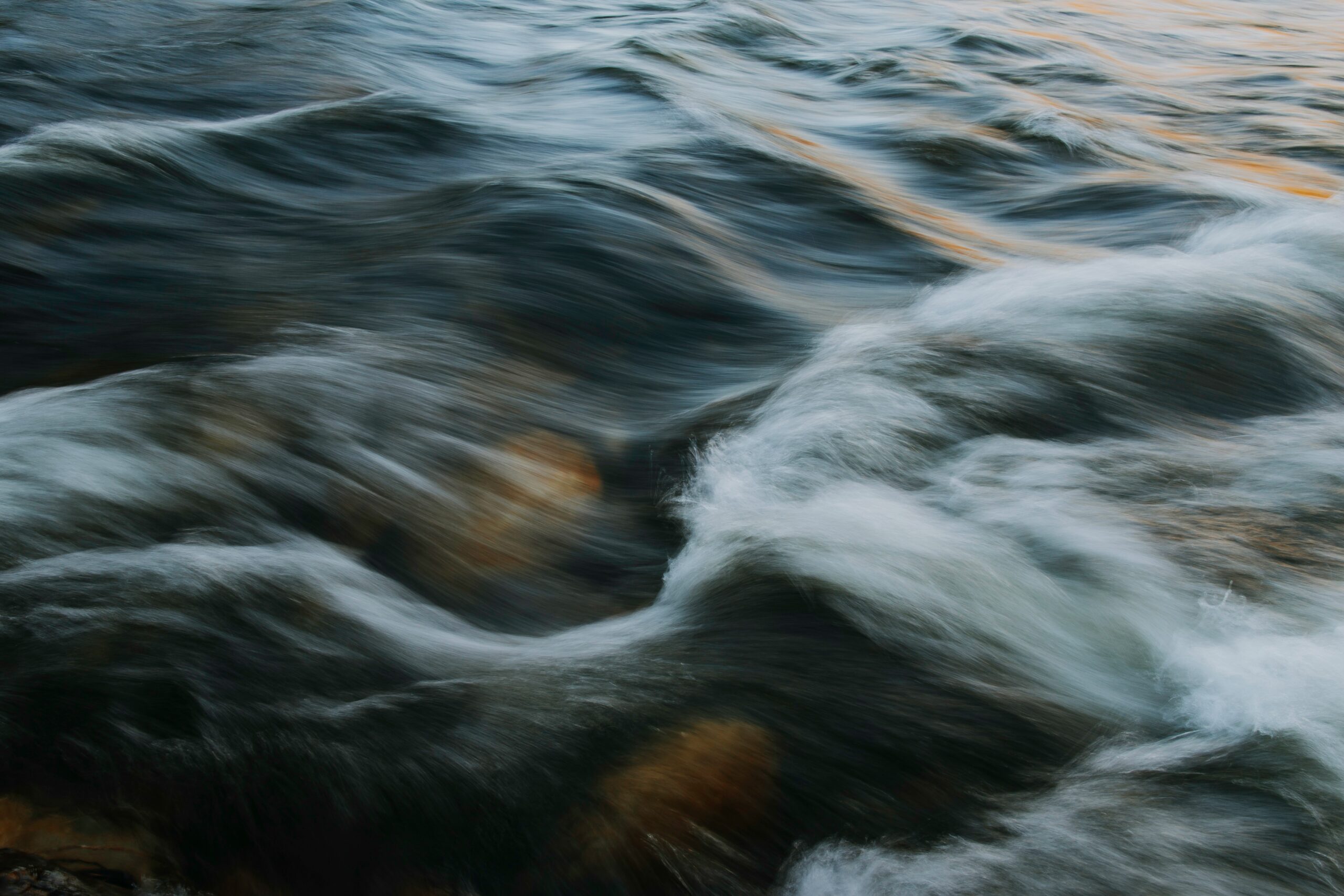 Emotions like waves – managing emotions and learning how to control your emotions